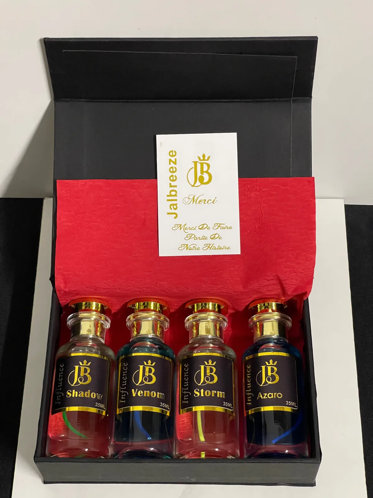 Coffret prestige homme ouvert, quatre flacons de 35 ml